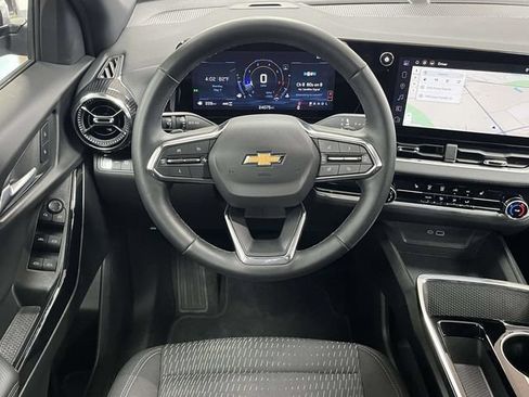 Used 2025 Chevrolet Equinox LT AWD/4WD image 21
