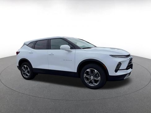 Used 2025 Chevrolet Blazer LT FWD image 2