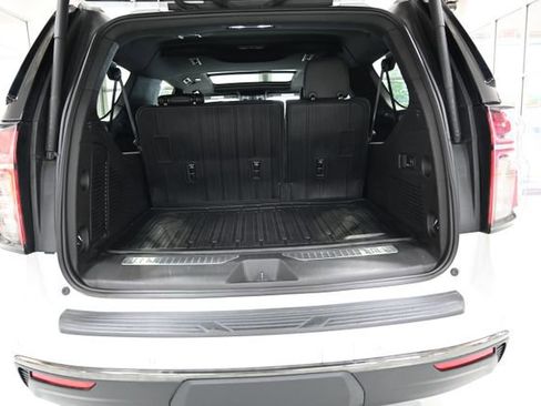 Used 2022 Chevrolet Suburban Z71 w/ Luxury Package AWD/4WD image 7