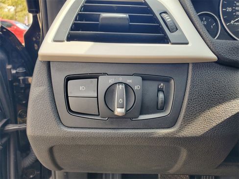 Used 2018 BMW 320i Sedan image 21