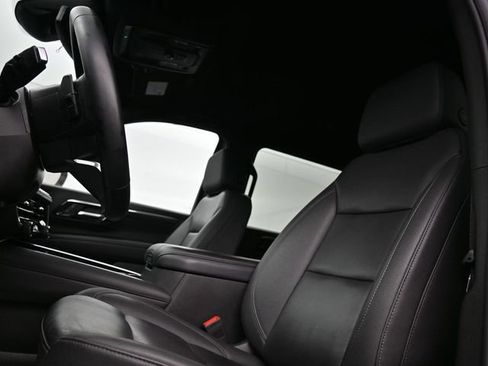 Used 2025 Chevrolet Suburban Z71 image 11