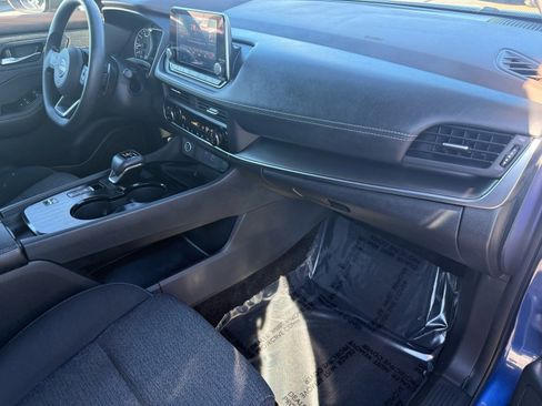 Used 2023 Nissan Rogue SV image 31