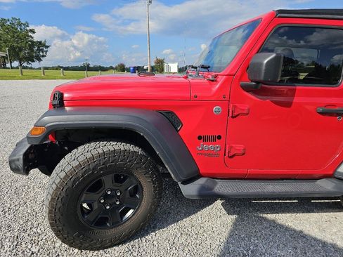 Used 2019 Jeep Wrangler Sport AWD/4WD image 6