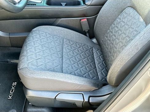 Used 2025 Nissan Kicks SV w/ SV Premium Package image 17