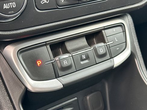 Used 2024 GMC Terrain SLT AWD/4WD image 22