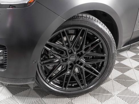 Used 2025 Land Rover Range Rover SE image 32