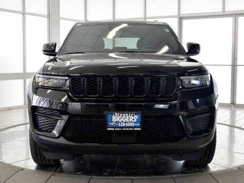 Used 2023 Jeep Grand Cherokee Altitude AWD/4WD image 3