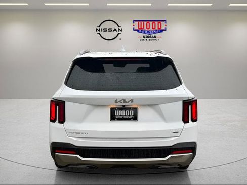 Used 2025 Kia Sorento S w/ Panoramic Sunroof Package image 3