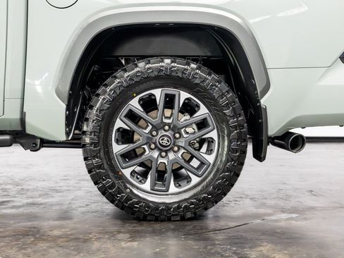 Used 2026 Toyota Tundra Limited AWD/4WD image 12
