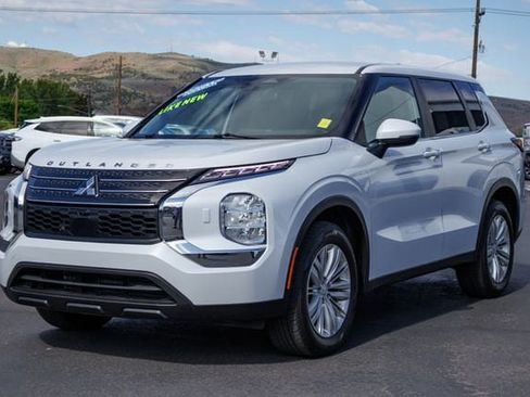 Used 2024 Mitsubishi Outlander ES AWD/4WD image 34