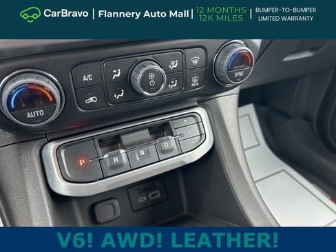 Certified 2023 GMC Acadia SLT w/ Preferred Package image 16