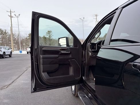 Used 2024 Chevrolet Silverado 2500 LT image 11