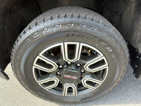 Used 2022 GMC Sierra 2500 AT4 w/ AT4 Premium Plus Package image 11