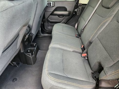 Used 2024 Jeep Wrangler Unlimited Sahara AWD/4WD image 19