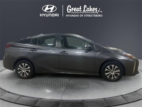 Used 2021 Toyota Prius XLE image 6