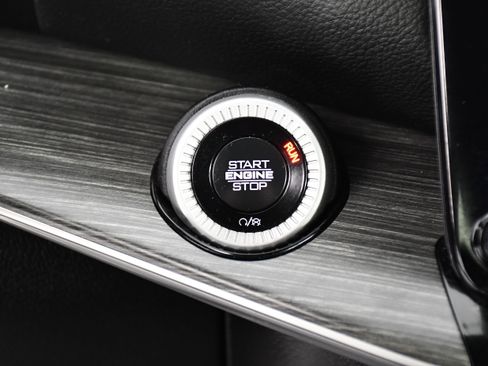 Used 2024 Jeep Wagoneer Series III AWD/4WD image 19