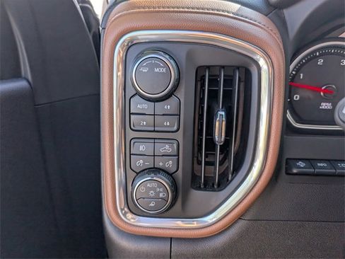 Used 2023 Chevrolet Silverado 3500 High Country w/ Technology Package image 32