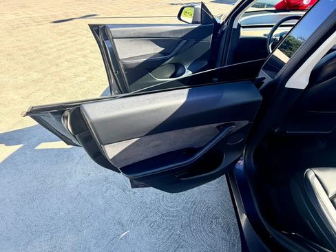 Used 2022 Tesla Model Y Long Range AWD/4WD image 27
