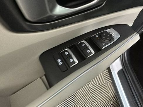 Used 2025 Kia Sorento S w/ Panoramic Sunroof Package FWD image 11