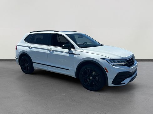 Certified 2024 Volkswagen Tiguan SE R-Line FWD image 7