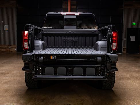 Used 2024 GMC Sierra 1500 Elevation w/ Elevation Premium Package image 9