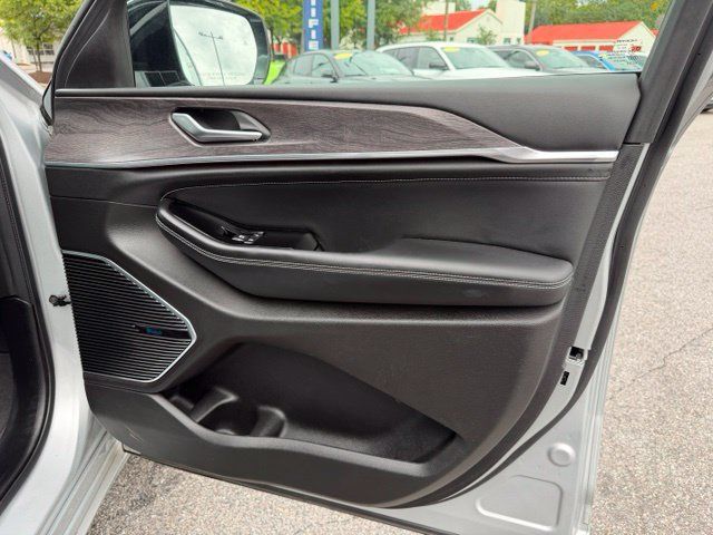 Used 2023 Jeep Grand Cherokee Overland AWD/4WD image 26