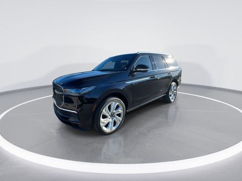 New 2025 Lincoln Navigator Reserve AWD/4WD image 4