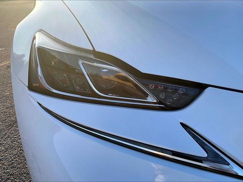 Used 2019 Lexus IS 300 image 31