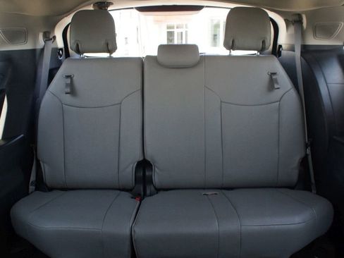 Used 2025 Toyota Sienna XLE w/ XLE Plus Package FWD image 16