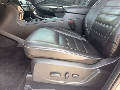 Used 2017 Ford Escape Titanium FWD image 11