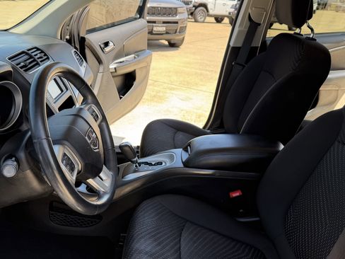 Used 2018 Dodge Journey SE w/ Connectivity Group FWD image 12