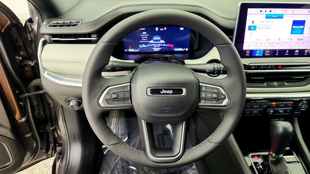 Used 2023 Jeep Compass Limited w/ Elite Group AWD/4WD image 12