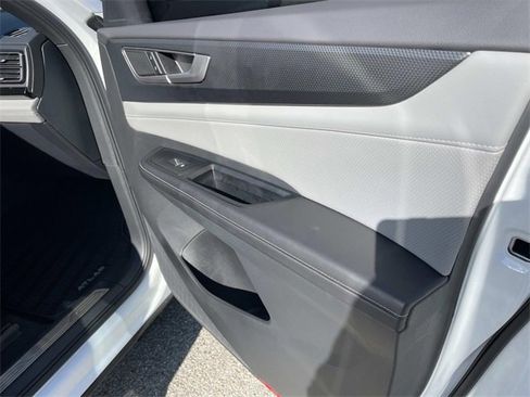 Used 2025 Volkswagen Atlas Cross Sport SEL R-Line image 26