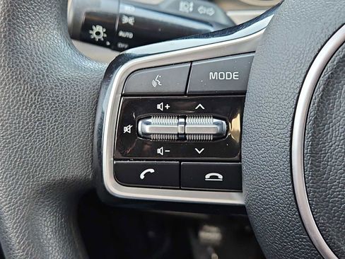 Used 2023 Kia Sorento LX image 22