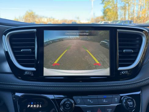 New 2026 Chrysler Pacifica Select image 24