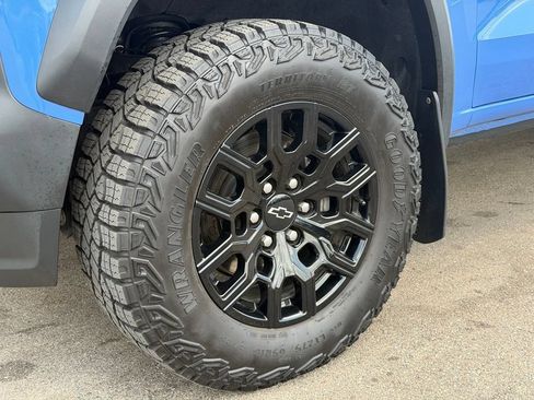 Used 2025 Chevrolet Colorado Trail Boss AWD/4WD image 25