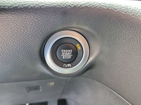 Used 2025 Chrysler Pacifica Select FWD image 26