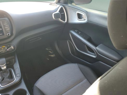 Certified 2025 Kia Soul LX image 11