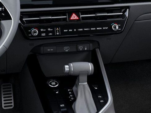 New 2025 Kia Niro EX Touring image 24