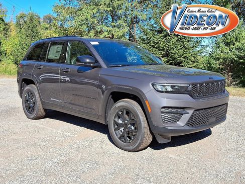 New 2025 Jeep Grand Cherokee Altitude image 1