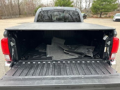 Used 2022 Toyota Tacoma SR5 AWD/4WD image 13