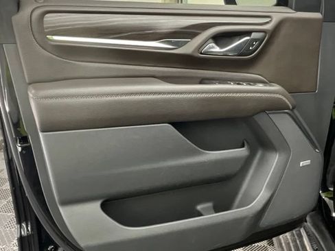 Used 2021 GMC Yukon XL Denali w/ Denali Premium Package AWD/4WD image 17