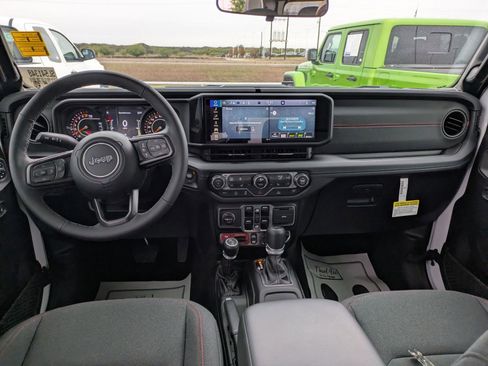 Used 2025 Jeep Gladiator Rubicon w/ Convenience Group image 14