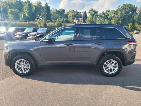 Used 2024 Jeep Grand Cherokee Laredo X w/ Luxury Tech Group I AWD/4WD image 2