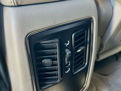 Used 2011 Jeep Grand Cherokee Laredo AWD/4WD image 25