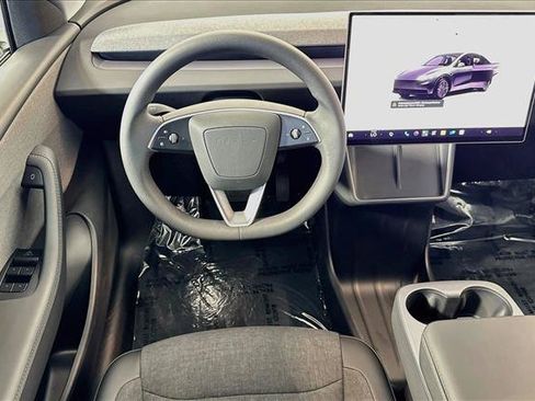 Used 2026 Tesla Model Y AWD image 18
