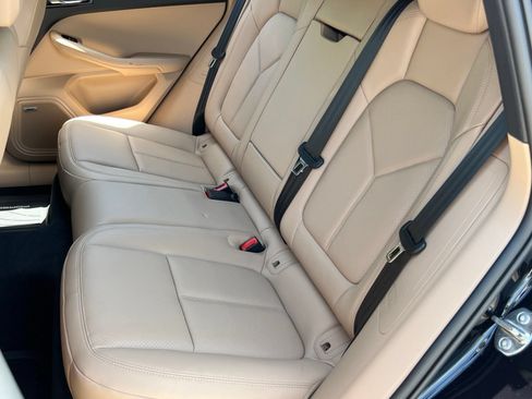 Certified 2025 Porsche Macan AWD/4WD image 20