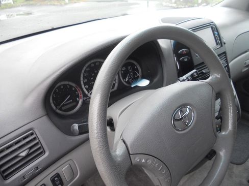 Used 2005 Toyota Sienna LE FWD image 19
