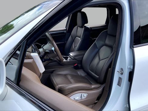 Used 2013 Porsche Cayenne Turbo AWD/4WD image 8