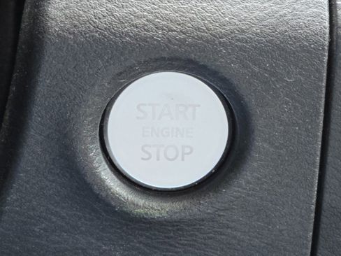 Used 2022 Nissan Frontier SV image 21